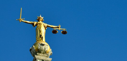 scales-of-justice-old-bailey-london-uk-law